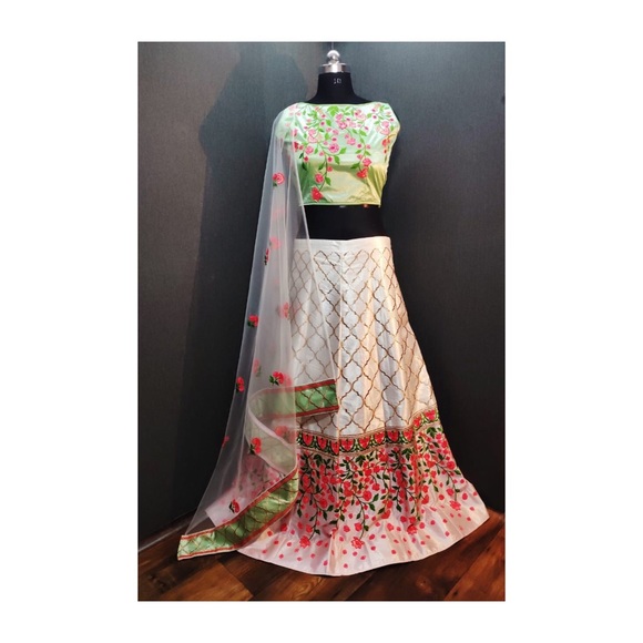 Indian Dresses to channel your inner goddess!! - Picture 2 of 4